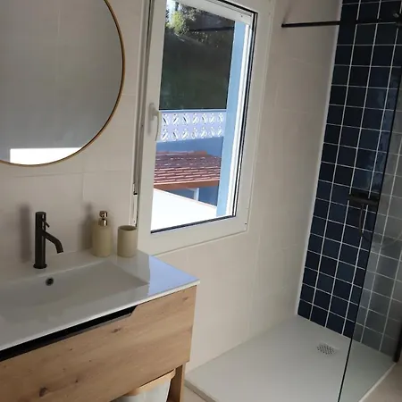House With Ocean Views In Pantin - La Siesta House * Valdoviño